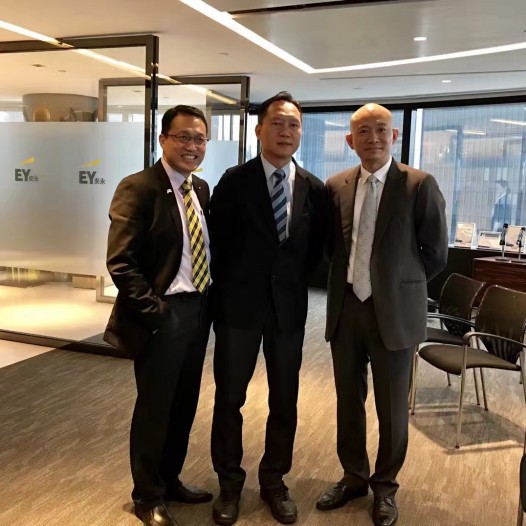 （香港）王志荣博士参加金融科技午餐演讲。