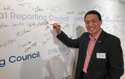 （香港）王志荣博士参加财务汇报局的十周年鸡尾酒会。