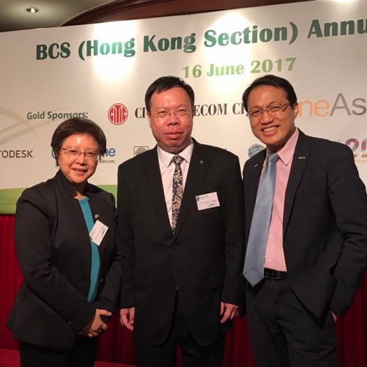 （香港）王志荣博士参加英国电脑学会60周年年度晚宴。
